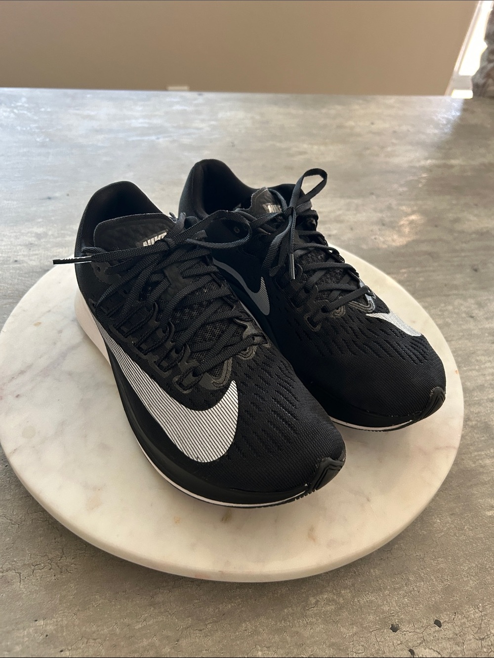 Nike Zoom Fly women’s Black white Athletic Shoes size 7